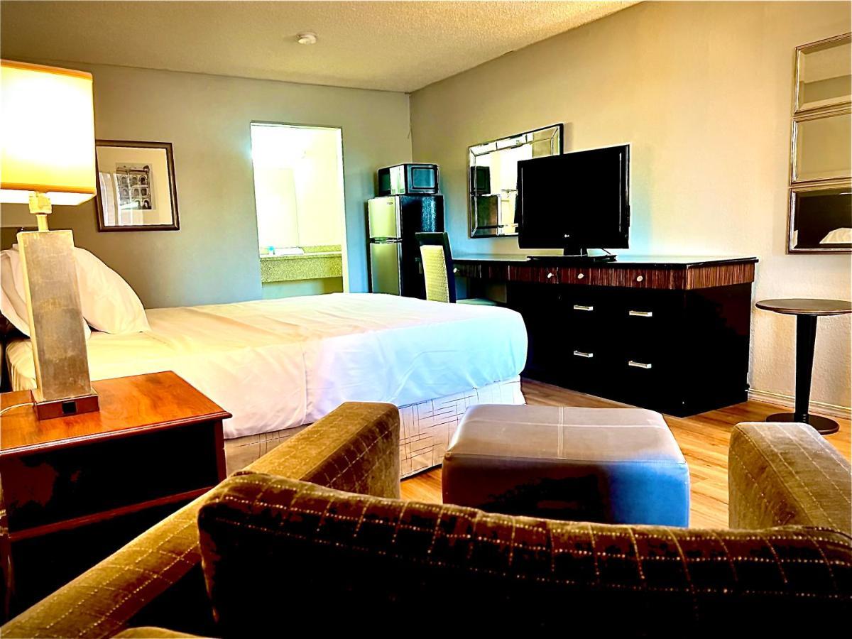 Economy Inn And Suites Tulsa Exteriér fotografie