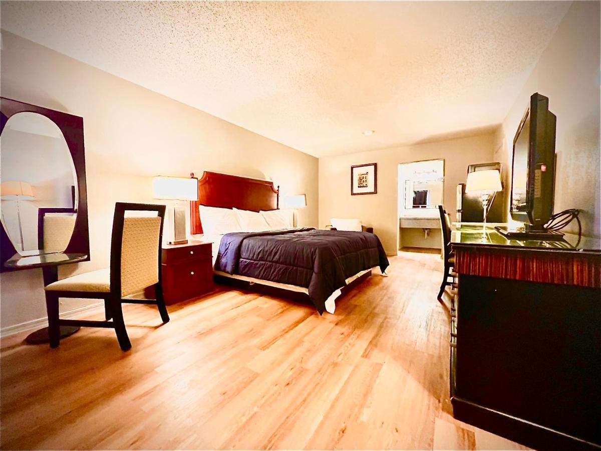 Economy Inn And Suites Tulsa Exteriér fotografie