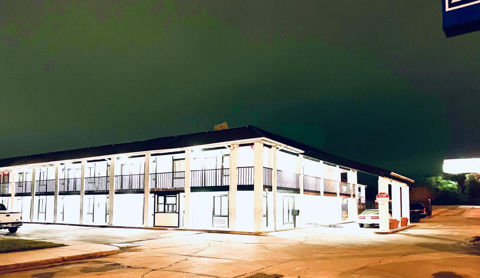 Economy Inn And Suites Tulsa Exteriér fotografie